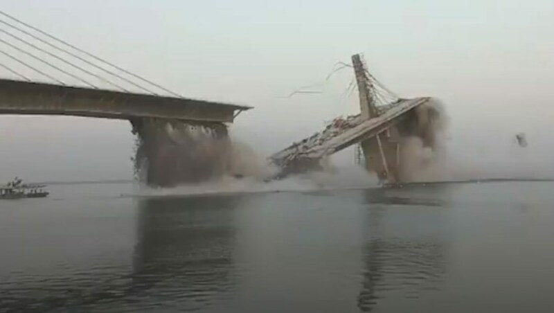 Im indischen Bundesstaat Bihar ist am Sonntag eine im Bau befindliche Brücke über den Fluss Ganges eingestürzt. (Bild: kameraOne (Screenshot))