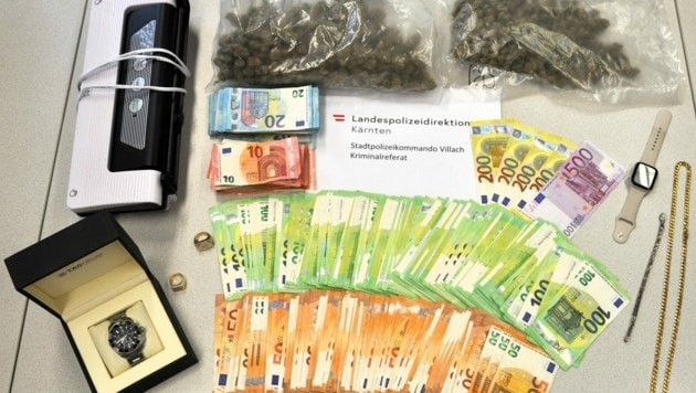Das Bargeld und einige Luxusuhren fand die Polizei bei der Razzia. (Bild: LPD Kärnten)