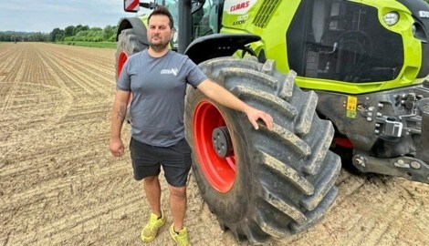 Sein Ärger ist Landwirt Markus Unger ins Gesicht geschrieben. (Bild: Christian Schulter)
