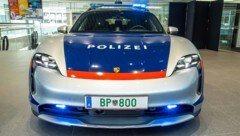 Der Porsche Taycan bleibt ein Einzelstück im elektrischen Fuhrpark der Polizei. (Bild: APA/BMI/GERD PACHAUER)