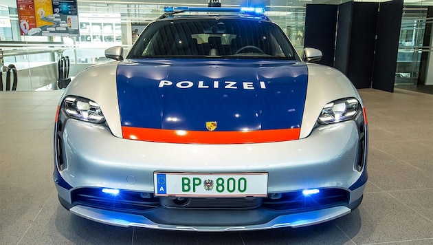 Der Porsche Taycan bleibt ein Einzelstück im elektrischen Fuhrpark der Polizei. (Bild: APA/BMI/GERD PACHAUER)