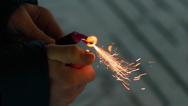 The boys were handling firecrackers in the youth room (symbolic image). (Bild: InfinitumProdux - stock.adobe.com)