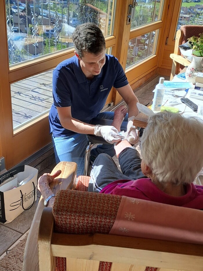 Erst geht es zur morgendlichen Besprechung, dann stehen die Besuche bei den Patienten und Patientinnen an.