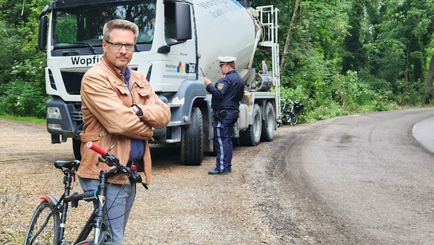 Bürgermeister Nagel stoppte mit Polizisten die Verkehrssünder. (Bild: Marktgemeinde Leopoldsdorf im Marchfeld)