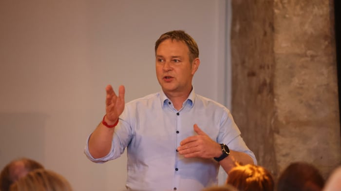 Andreas Babler bei seiner Wahlkampftour in Hallein.