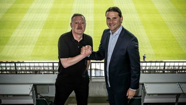 Gerardo Seoane (rechts) mit Gladbach-Sportboss Roland Virkus (Bild: twitter.com/Borussia)
