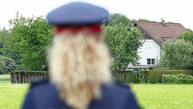 In dem Zweifamilienhaus in Fluttendorf erschoss der Pensionist seinen Schwiegersohn und dann sich selbst. (Bild: ERWIN SCHERIAU / APA / picturedesk.com)
