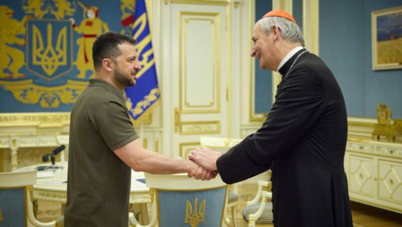 Präsident Wolodymyr Selenskyj empfing im Juni den päpstlichen Gesandten Matteo Zuppi. (Bild: AFP)