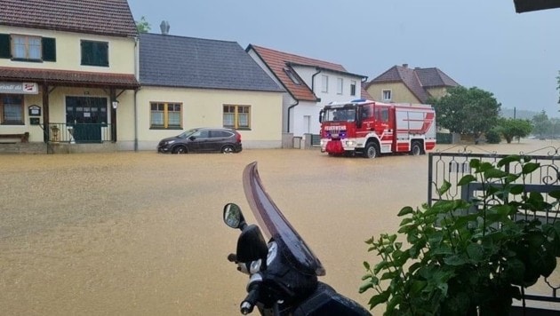 In kurzer Zeit stand bereits Oberdorf unter Wasser. (Bild: zVg)