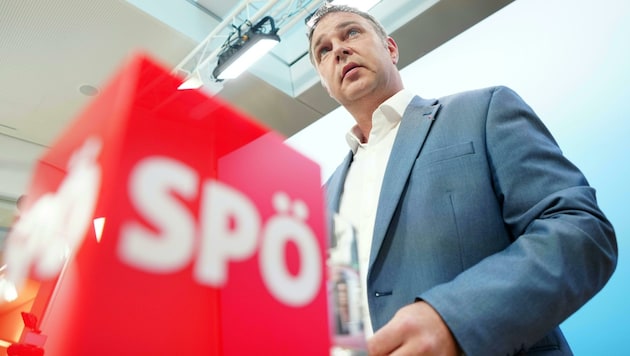 „Wir müssen unser Wasser vor den Folgen der profitgetriebenen Erderhitzung schützen“, so SPÖ-Chef Andreas Babler. (Bild: APA/GEORG HOCHMUTH)