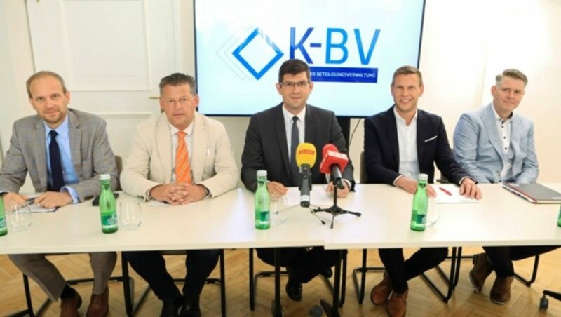 K-BV-Boss Payer, Klagenfurts Bürgermeister Christian Scheider und Landesvize Martin Gruber stellten das neue Duo vor. (Bild: Rojsek-Wiedergut Uta)