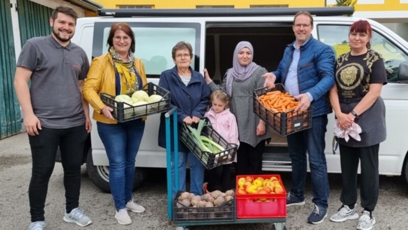 Am Bauernmarkt gekaufte Lebensmittel werden dem Sozialmarkt zur Verfügung gestellt. (Bild: Volkspartei Amstetten)