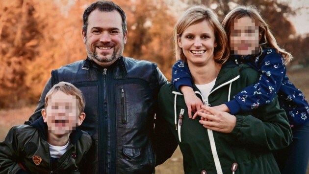 Ein Bild aus besseren Tagen zeigt die Familie mit den Kindern Johanna (10) und Michael (6). Familienvater Mario A. sitzt bereits seit Wochen in italienischer Haft. (Bild: Antal Imre, Krone KREATIV)