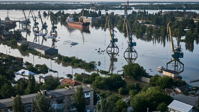 22 Siedlungen südlich des zerstörten Kachowka-Staudamms sollen noch unter Wasser stehen.