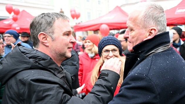 Franz Schnabl (rechts) setzte Andreas Babler vor der Landtagswahl in Niederösterreich kurzerhand noch auf die Landesliste. (Bild: ROLAND SCHLAGER)