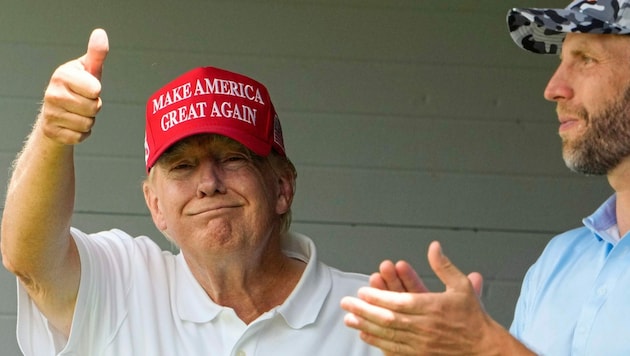 Der frühere US-Präsident Donald Trump ist großer Fan der LIV-Tour der Golfprofis. Auf seinen Plätzen fanden schon mehrere Turniere statt. (Bild: Copyright 2023 The Associated Press. All rights reserved.)