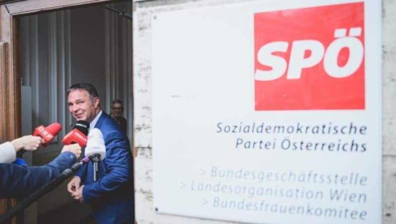 Andreas Babler bei seiner Ankunft in der Parteizentrale in Wien (Bild: EXPA/ Max Slovencik)