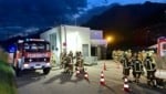 In einem Tiroler Tunnel fing ein Autoreisezug am Mittwochabend Feuer. (Bild: APA/ZOOM.TIROL)