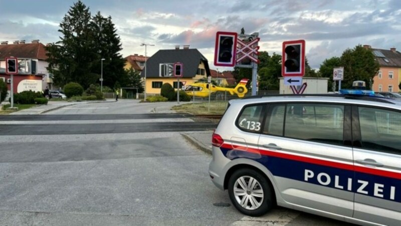 Bei der Kreuzung Kowaldstraße/Bahnhofstraße in Voitsberg erlitt ein 60-jähriger Teilnehmer plötzlich einen Atem-Kreislauf-Stillstand und brach zusammen. (Bild: A. Zapfl/ Rotes Kreuz Steiermark)