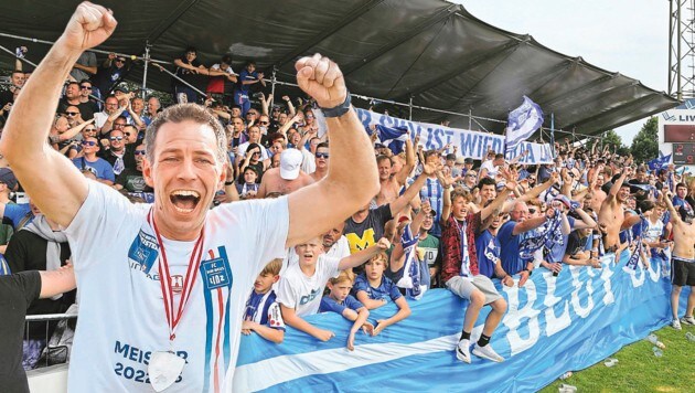 Blau-Weiß-Geschäftsführer Christoph Peschek lacht nun nicht mehr ganz so viel wie nach dem Zweitliga-Titel. (Bild: GEPA pictures/ Manfred Binder, Bernd Speta Krone KREATIV,)
