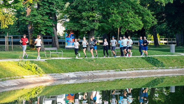 Der Volksgarten bietet die optimale Kulisse für die bewegungshungrigen Early Birds. Die Teilnahme am gemeinsamen Laufen oder Work-out ist kostenlos. Die Community in Wien hat schon über 1000 Teilnehmer. (Bild: Tschepp Markus)