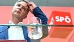 Kaum im Chefsessel, wird Kritik laut: Der neue SPÖ-Bundesparteichef Andreas Babler muss noch viele Gespräche führen, bis er die Partei geeint hat. (Bild: APA/Helmut Fohringer)