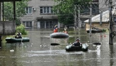 Überschwemmungen nach der Sprengung des Kachowka-Staudamms (Bild: APA/AFP/Genya SAVILOV)