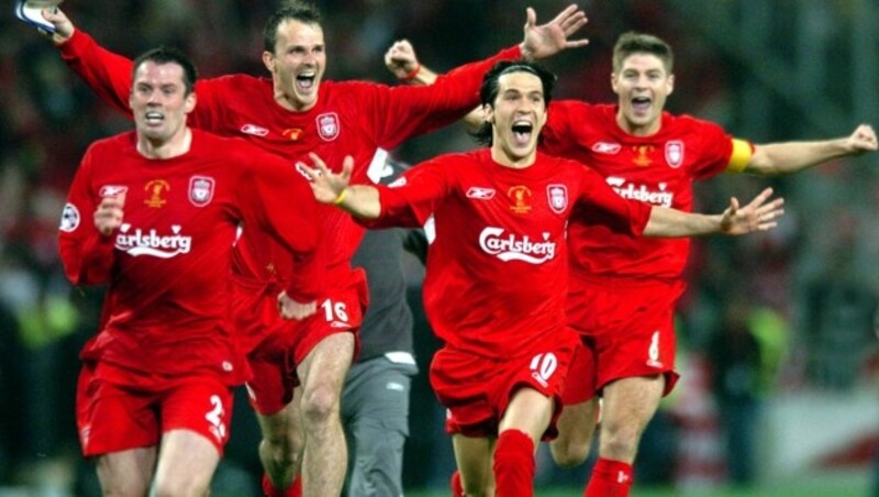 Der Moment des Siegs: Bei Hamann (Zweiter von links) und Co. fiel alle Anspannung ab. Die große Champions-League-Party begann. (Bild: GEPA pictures)