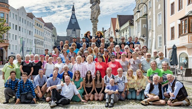 In Braunau sind derzeit 52 Zwillingspärchen aus Österreich, der Schweiz, Frankreich und Deutschland versammelt. (Bild: HCH-Fotopress)