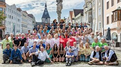 In Braunau sind derzeit 52 Zwillingspärchen aus Österreich, der Schweiz, Frankreich und Deutschland versammelt. (Bild: HCH-Fotopress)