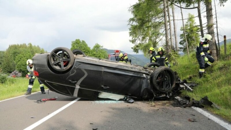 Der Wagen überschlug sich bei dem Unfall mehrmals. (Bild: Thomas Zeiler )