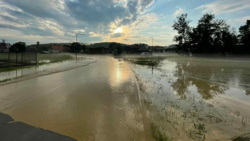 Im südoststeirischen Perbersdorf waren Straßen überflutet. (Bild: Johann Neubauer/zVg)