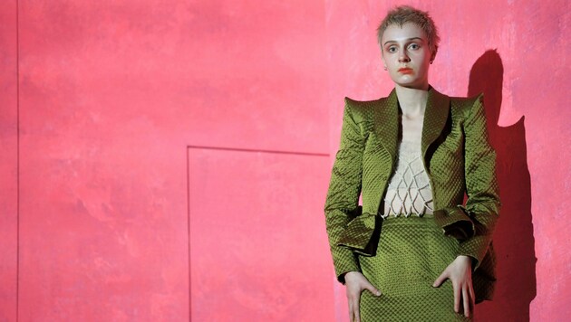 Julia Windischbauer begeistert als Königin Elisabeth in „Maria Stuart“ am Deutschen Theater in Berlin. 