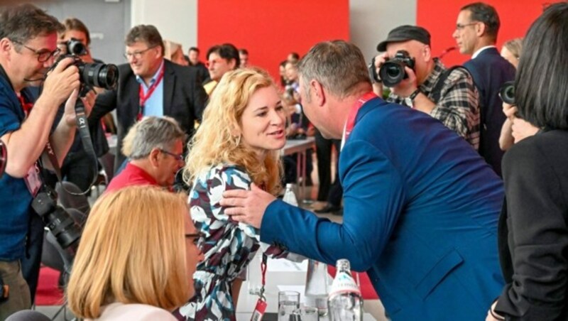 Eva-Maria Holzleitner kann gut mit Andreas Babler (Bild: Harald Dostal)