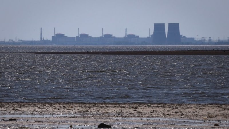 Das Kernkraftwerk Saporischschja befindet sich direkt am durch den Fluss Dnipro gebildeten Kachowkaer Stausee im Südosten der Ukraine. (Bild: ASSOCIATED PRESS)