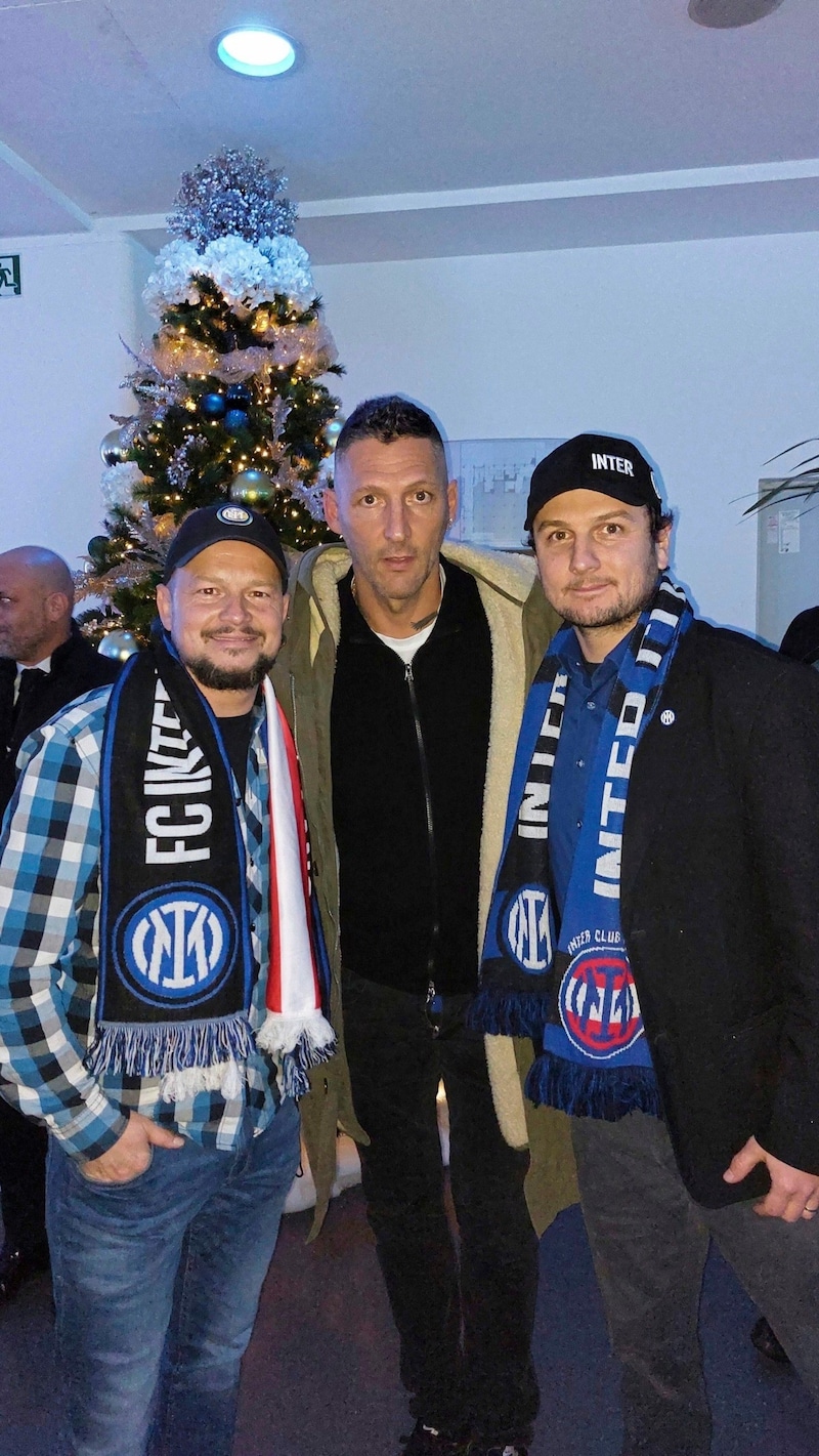 Lukas Ammann (li.) traf mit einem anderen Fanklub-Mitglied heuer Marco Materrazzi. (Bild: www.inter-club.at)