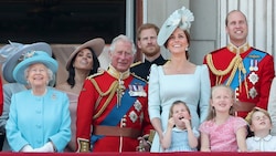 Noch 2018 standen Meghan und Harry mit der Royal Family am Balkon des Buckingham-Palastes. Fotos wie dieses wird es heuer wohl nicht geben. (Bild: APA/AFP/Daniel LEAL)