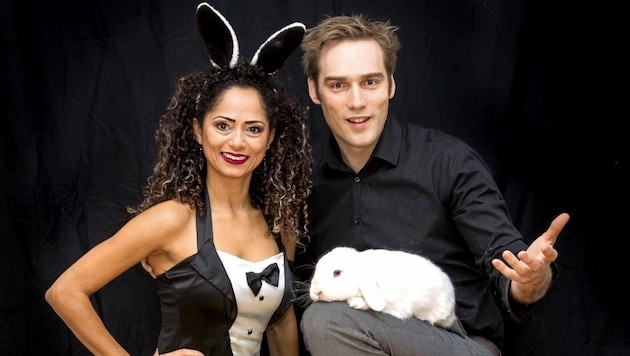 Paul Sommersguter mit seiner Luciana, sie ist das „Herz und Hirn“ der Zaubershows. (Bild: paul.live)