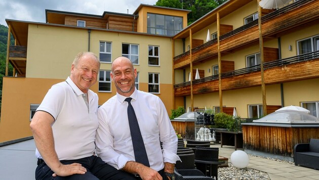 Harry Prünster und Gernot Fraydl jun. freuten sich beim Tag der offenen Tür über mehr als 1000 Gäste im Haus. (Bild: Pixelmaker.at)