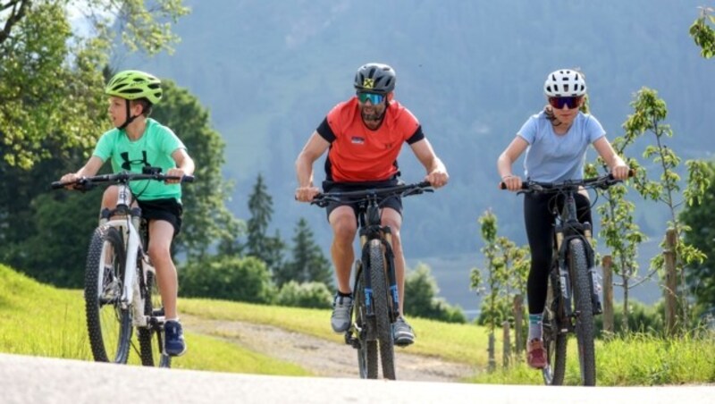 Andreas Prommegger nutzt das schöne Wetter zum Radlfahren. (Bild: Tröster Andreas)