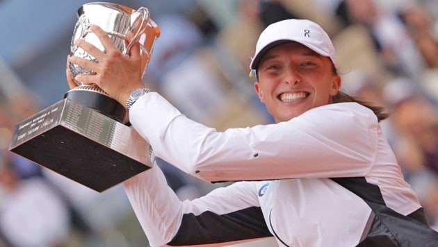 Iga Swiatek holte zum dritten Mal den Titel bei den French Open. (Bild: APA/AFP/Thomas SAMSON)