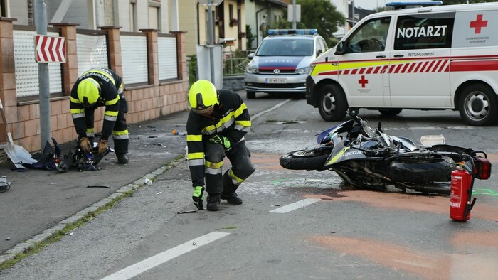 Die Feuerwehr hatte nach dem Unfall alle Hände voll zu tun