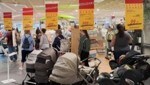 Die baldige Schließung und der Abverkauf sorgten am Freitag österreichweit für einen Kundenandrang in Kika- und Leiner-Filialen. (Bild: APA/CHRISTOPHER ECKL)