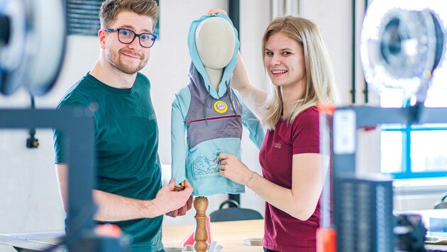 Christopher Brummayer (28) und seine Kollegin Melissa Leibetseder gründeten ihr Start-up 2021. Jetzt gibt es einen Prototypen. (Bild: Einöder Horst)