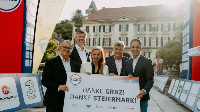 SAF-Boss Niessl, GF Bischofter, Sportlandesrätin Bogner-Strauß, Sportminister Kogler, Stadtrat Hohensinner