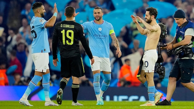 Riyad Mahrez, Kyle Walker und Bernardo Silva (von li. nach re.) könnten Manchester City im Sommer verlassen. (Bild: AP)