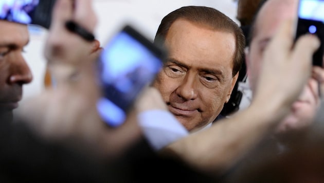 Berlusconi stand über Jahrzehnte hinweg wegen zahlreicher Affären im medialen Rampenlicht. (Bild: APA/AFP/FILIPPO MONTEFORTE)