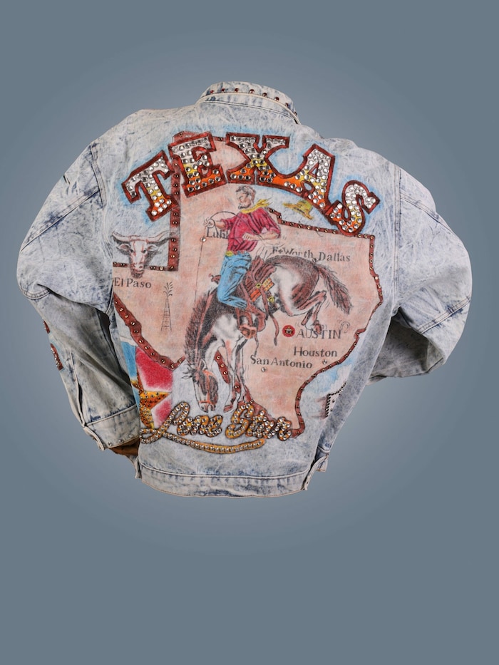 Diese Jeansjacke, die einst Falco besessen hat, wird versteigert.