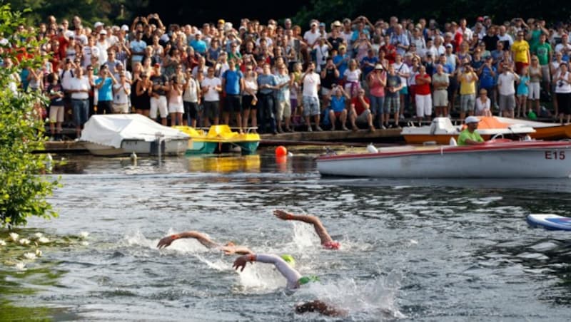 Ab 6.30 Uhr stürzen sich die Profi-Athleten am Sonntag, 19. Juni, beim Ironman Austria ins Wasser. (Bild: GEPA pictures)