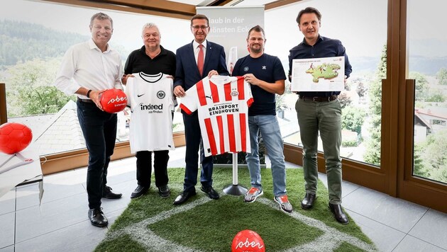 Austrian Sports Resorts BSFZ Obertraun-Chef Andreas Holzinger, Dilly-Chef Horst Dilly, Landesrat Markus Achleitner, Onside-Austria-Boss Heinz Rosenauer und OÖ-Tourismus-Chef AndreasWinkelhofer (v.l.) (Bild: GEPA pictures/ Manfred Binder)